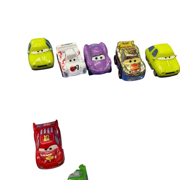 Disney Pixar Cars Motorized Super Speedway Micro Drifters Playset 2012 w/33 Cars - Picture 5 of 16